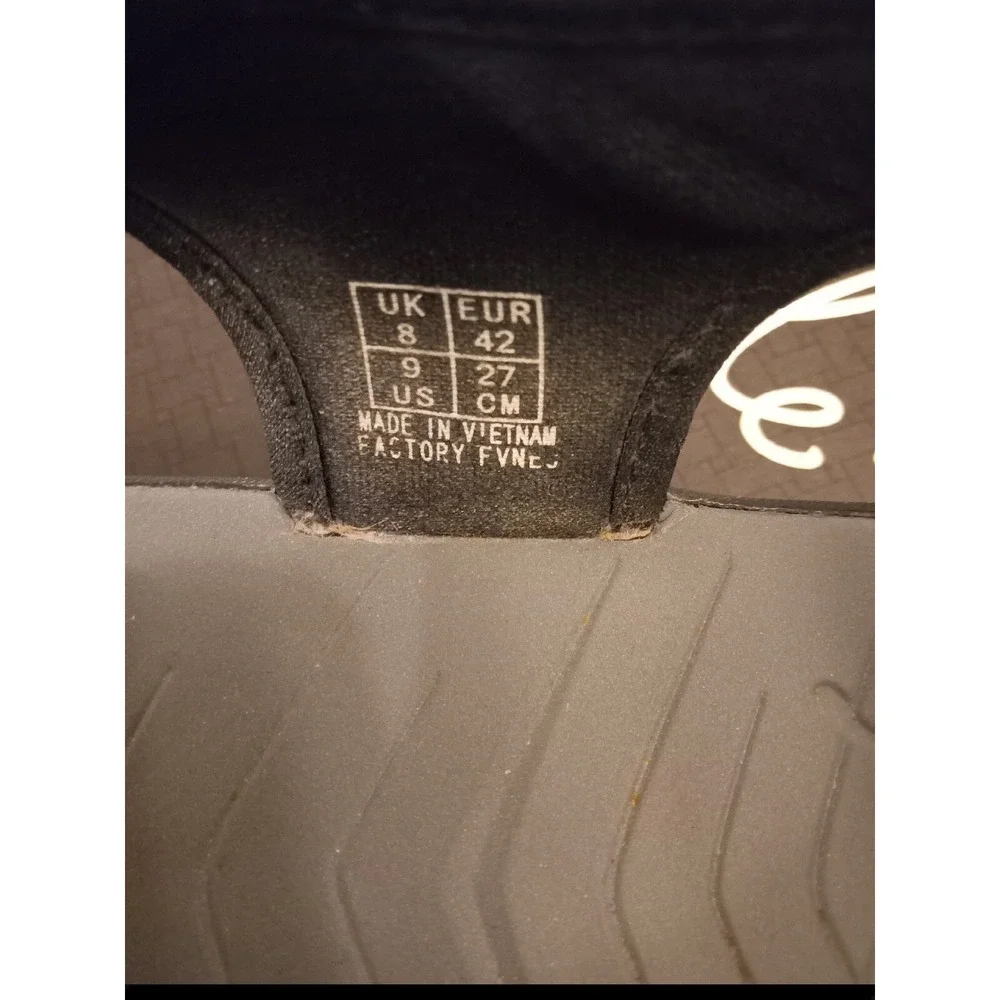 Mens Puma Softride Slides Sandals Chacos Black Gray Strap Water Shoes Size 9